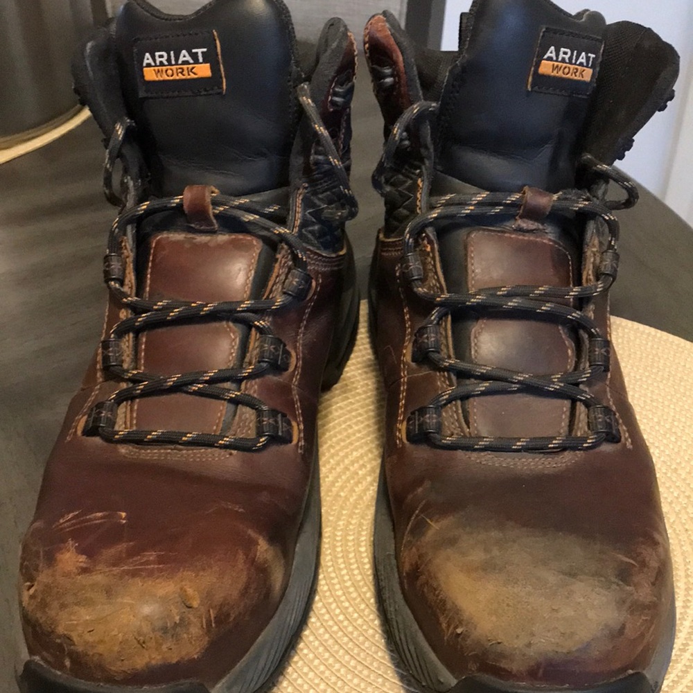 Ariat work boot size 10 used broken in so you can move in comfort non steel toe